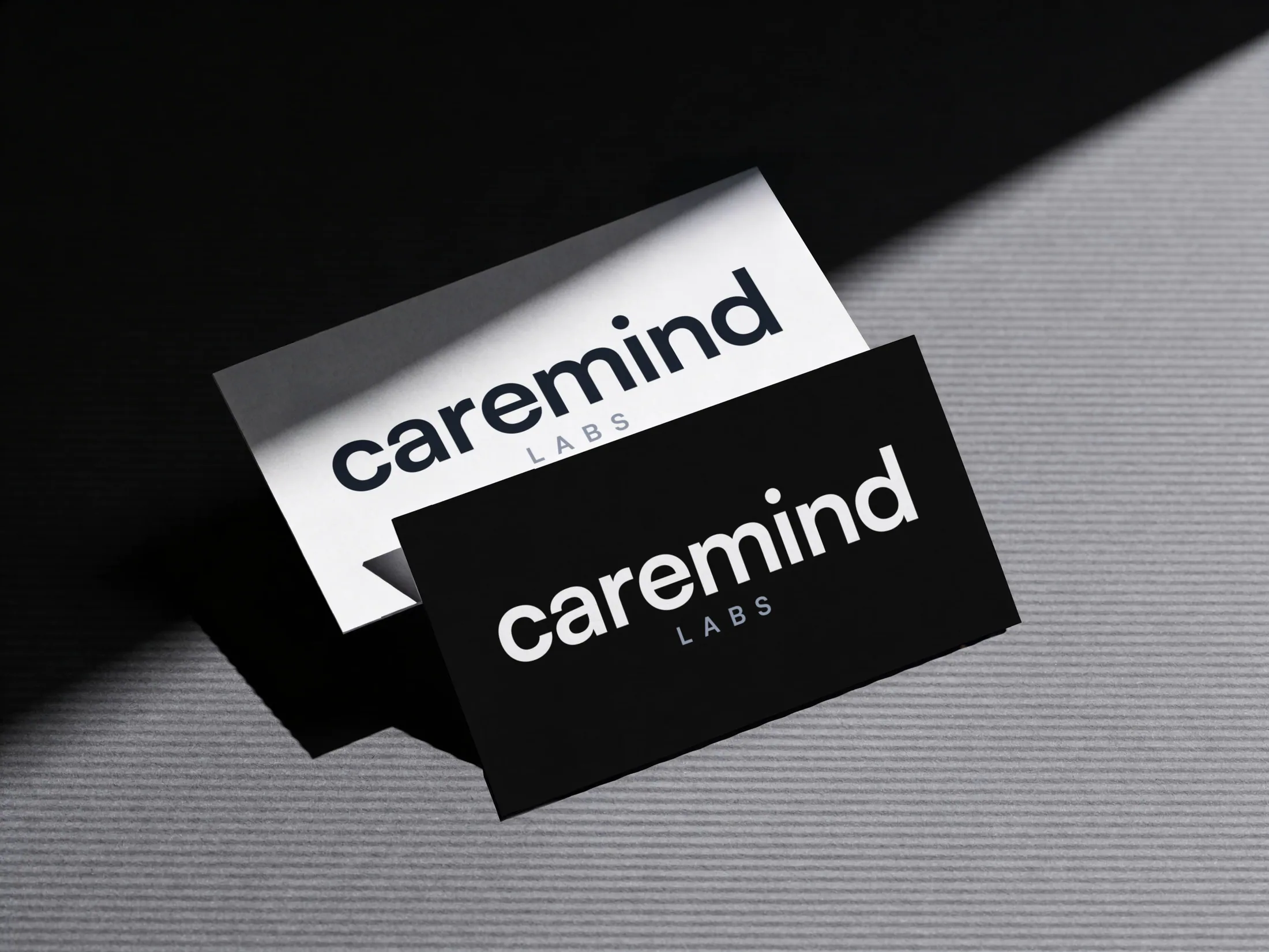 CareMind Labs Visitenkarten in heller und dunkler Ausführung